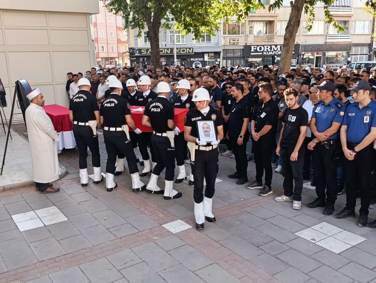 Konya’da hayatını kaybeden polis memuru son yolculuğa uğurlandı 10